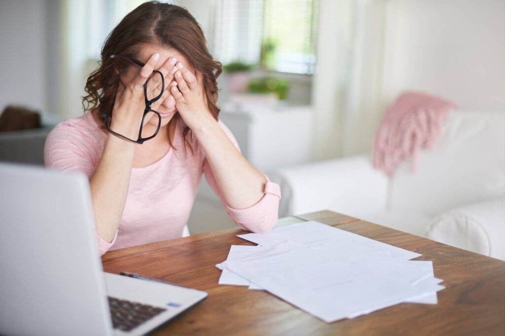 Donna stressata dal lavoro
